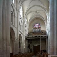 Église Sainte-Marie-Madeleine de Domont - Interior, crossing looking southwest, nave