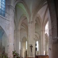 Collégiale Notre-Dame-du-Fort d'Étampes - Interior, north transept through nave
