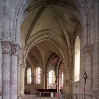 Église Saint-Martin d'Étampes - Interior, south choir aisle looking east