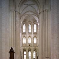 Église de la Trinité de Fécamp - Interior, south transept elevation through choir