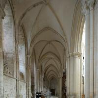 Église de la Trinité de Fécamp - Interior, south nave aisle looking west