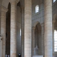 Abbaye de Fontevrault - Interior, ambulatory aisle looking northwest