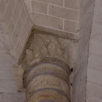 Abbaye de Fontevrault - Interior, crossing, northwest crossing pier, vaulting shaft capital