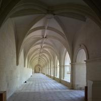 Abbaye de Fontevrault - Interior, cloister, arcade