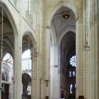 Église Saint-Gervais-Saint-Protais de Gisors - Interior, north nave elevation looking into crossing
