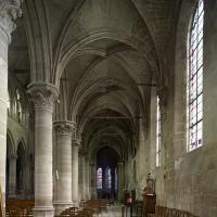 Église Saint-Pierre-Saint-Paul de Gonesse - Interior, south nave aisle, looking east