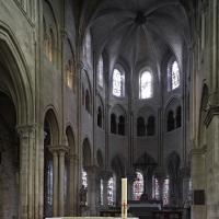 Église Saint-Pierre-Saint-Paul de Gonesse - Interior, crossing, looking northeast into chevet