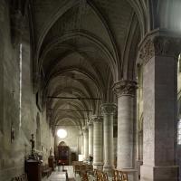 Église Saint-Pierre-Saint-Paul de Gonesse - Interior, south nave aisle, looking west