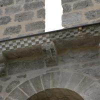 Abbaye de Jumièges - Exterior, western frontispiece, central block, cornice
