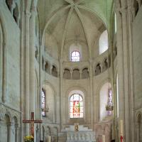 Église Saint-Michel de Juziers - Interior, chevet looking east
