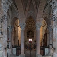 Cathédrale Saint-Mammès de Langres - Interior, chevet arcade looking into chevet from ambulatory aisle