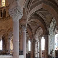 Cathédrale Saint-Mammès de Langres - Interior, south ambulatory aisle looking northeast
