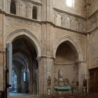 Cathédrale Saint-Mammès de Langres - Interior, south transept elevation looking east