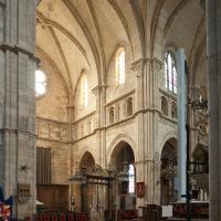 Cathédrale Saint-Mammès de Langres - Interior, north transept and crossing from nave