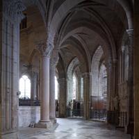 Cathédrale Saint-Mammès de Langres - Interior, chevet, south ambulatory, looking northeast
