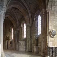 Cathédrale Saint-Mammès de Langres - Interior, chevet, east ambulatory looking northwest