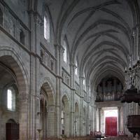 Cathédrale Saint-Mammès de Langres - Interior, crossing looking southwest, south nave elevation