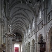 Cathédrale Saint-Mammès de Langres - Interior, south crossing looking northwest into nave