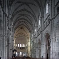 Cathédrale Saint-Mammès de Langres - Interior, nave, west end, looking southeast