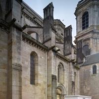 Cathédrale Saint-Mammès de Langres - Exterior, north nave elevation, looking southwest