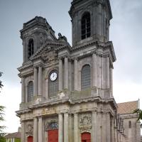 Cathédrale Saint-Mammès de Langres - Exterior, western frontispiece, looking northeast