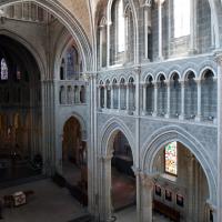 Cathédrale Notre-Dame de Lausanne - Interior, south nave elevation, triforium level, looking southeast into crossing