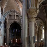 Cathédrale Notre-Dame de Lausanne - Interior, south nave arcade looking east