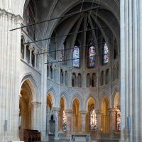 Cathédrale Notre-Dame de Lausanne - Interior, crossing looking northeast into chevet