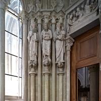 Cathédrale Notre-Dame de Lausanne - Exterior, south nave lateral portal, west sculptural detail
