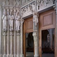 Cathédrale Notre-Dame de Lausanne - Exterior, south nave lateral portal looking northwest into nave