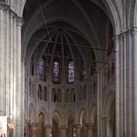 Cathédrale Notre-Dame de Lausanne - Interior, crossing looking southeast, chevet elevation