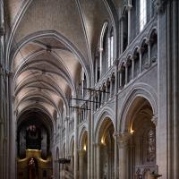 Cathédrale Notre-Dame de Lausanne - Interior, crossing looking northwest into nave