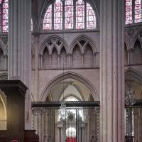 Cathédrale Saint-Julien du Mans - Interior, chevet looking north to inner aisle triforium