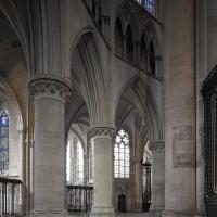 Cathédrale Saint-Julien du Mans - Interior, chevet,  east ambulatory looking south