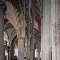 Cathédrale Saint-Julien du Mans - Interior, chevet, north aisle looking east
