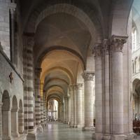 Cathédrale Saint-Julien du Mans - Interior, north nave aisle looking east