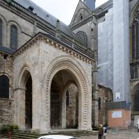 Cathédrale Saint-Julien du Mans - Exterior, nave, south portal porch