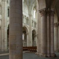 Cathédrale Saint-Julien du Mans - Interior, nave looking northeast from south nave aisle