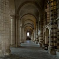 Cathédrale Saint-Julien du Mans - Interior, north nave aisle looking west