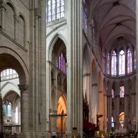 Cathédrale Saint-Julien du Mans - Interior, crossing looking northeast into north inner chevet aisle
