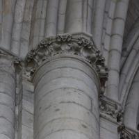 Cathédrale Saint-Julien du Mans - Interior, north transept, northeast crossing pier, transverse arch, shaft capitals
