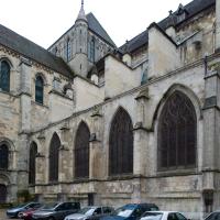 Cathédrale Saint-Pierre de Lisieux - Exterior, north nave looking east