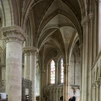 Cathédrale Saint-Pierre de Lisieux - Interior, south chevet ambulatory looking east