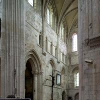 Cathédrale Saint-Pierre de Lisieux - Interior, south transept elevation
