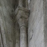 Cathédrale Saint-Pierre de Lisieux - Interior, nave, south clerestory, wall shaft capital