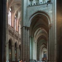 Cathédrale Saint-Jean-Baptiste de Lyon - Interior, north nave aisle from north transept, looking west