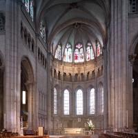 Cathédrale Saint-Jean-Baptiste de Lyon - Interior, chevet elevation and crossing looking northeast