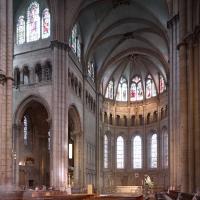 Cathédrale Saint-Jean-Baptiste de Lyon - Interior, chevet and north transept looking northeast from nave