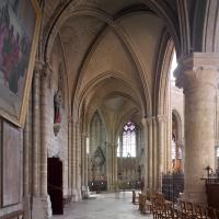 Collégiale Notre-Dame de Mantes-la-Jolie - Interior, north choir aisle looking east