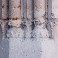 Église Saint-Pierre-et-Saint-Paul de Montreuil - Exterior, western frontispiece, south portal, south jamb, shaft bases